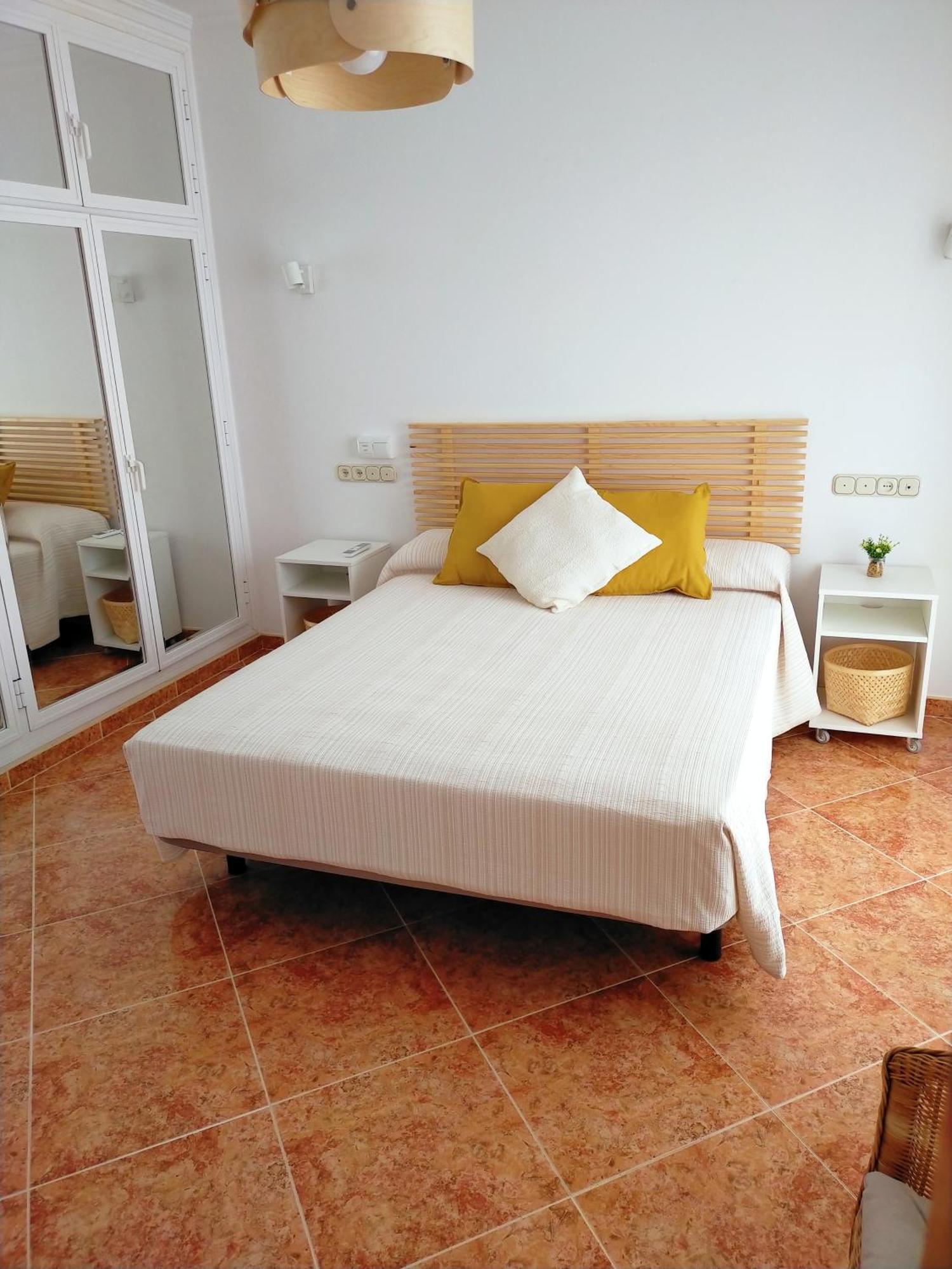 Casa Playa, Terraza Y Garaje Apartment Нерха Екстериор снимка